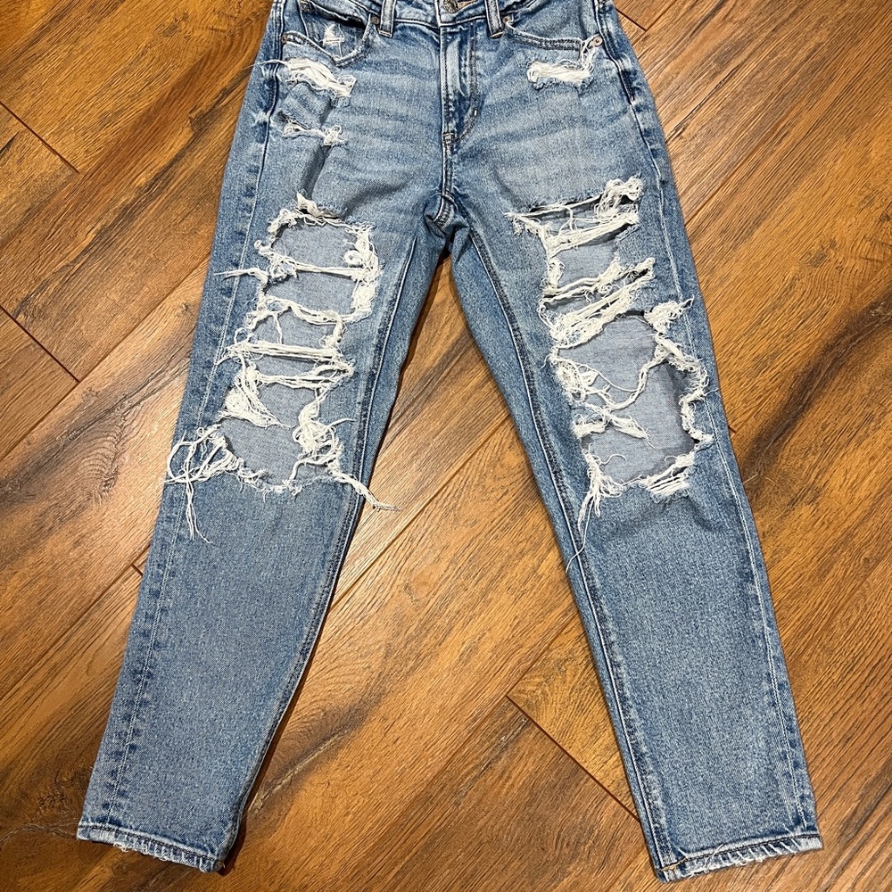 American Eagle High-Waisted Distressed Mom Jeans - Size 00 Short